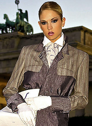 Nobles modernos bufandas y ropa de seda pura para la mujer de negocios de la Lnea Clsica de diseador de moda alemn Torsten Amft estn tambin disponibles como un empate. Si usted est interesado en el pauelo de tela y piezas individuales