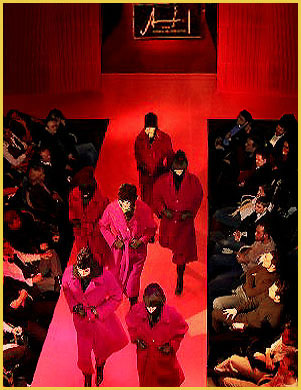 La pista con los modelos de diseador de moda Torsten Amft durante la semana de moda de Berln. - click para volver a la agenda del diseador Amft